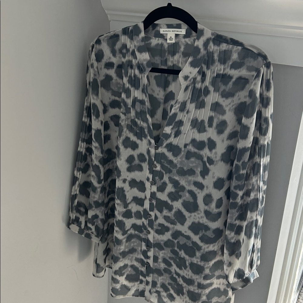 Banana Republic Gray Patterned Blouse